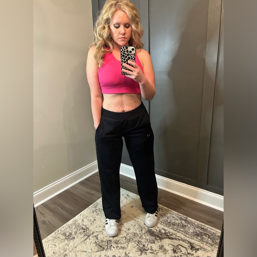 Women’s Under Armour Pants - Picture 2 of 3